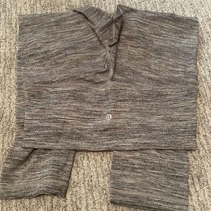 Capri lululemon leggings.